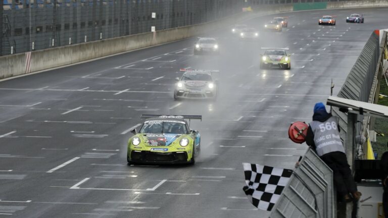 Leon Köhler feiert ersten Carrera-Cup-Sieg, Titelentscheidung beim Finale