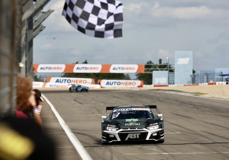 Kelvin van der Linde entgeht souverän allen Turbulenzen und erobert dritten DTM-Sieg am Nürburgring