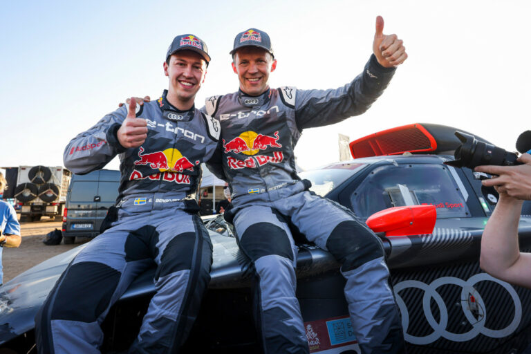 Ekström holt ersten Etappensieg bei der Rallye Dakar am längsten Renntag