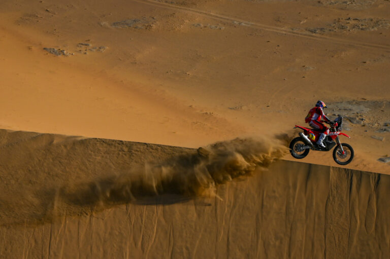 Dünensurfer dominieren die vorletzte Etappe der Dakar 2022