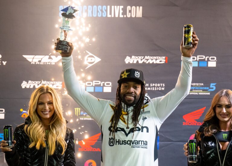 MALCOLM STEWART HOLT ZWEITEN GESAMTPLATZ BEI DER GLENDALE SX TRIPLE CROWN