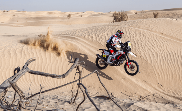 HERO MOTOSPORTS HOLT EINEN ETAPPENSIEG BEI DER ABU DHABI DESERT CHALLENGE – ROSS BRANCH FEIERT EIN GRANDIOSES COMEBACK UND GEWINNT DIE ETAPPE