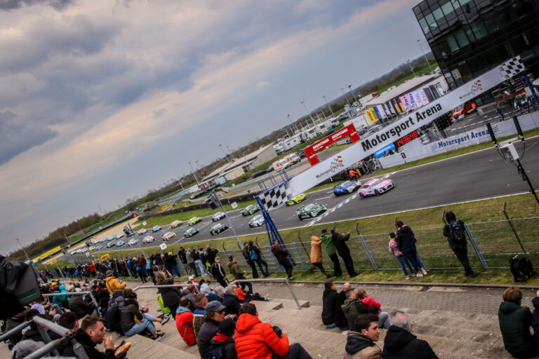ADAC GT4 Germany: Porsche-Sieg nach sensationeller Aufholjagd im Sonntagsrennen in Oschersleben