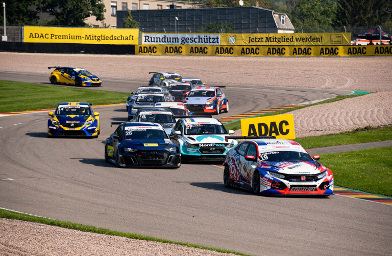 Saisonfinale der ADAC TCR Germany auf dem Hockenheimring: Offener Kampf um die Junior-Wertung