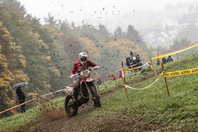 Andrea Verona holt sich vor tausenden Fans in Zschopau die EnduroGP Krone 2022