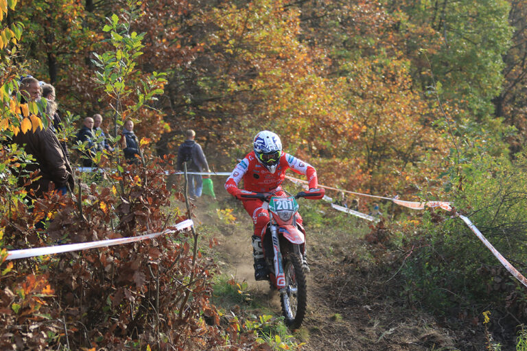 <strong>Sieger strahlten mit der Sonne um die Wette</strong><br><strong>Enrico Rinaldi gewann Tag eins des „44. Novemberpokals</strong>