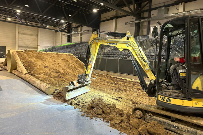 Die Unruhe vor dem Sturm-SACHSENarena Riesa wird für SuperEnduro schön gemacht