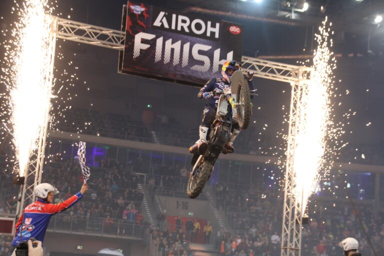 Billy Bolt ist zum dritten Mal FIM Superenduro Weltmeister – Starke Vorstellung der Deutschen Junioren