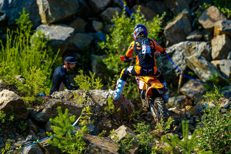 Lettenbichler gewinnt ersten Fahrtag der Red Bull Romaniacs – Bähker und Geretzky trotz Gewitter im Ziel