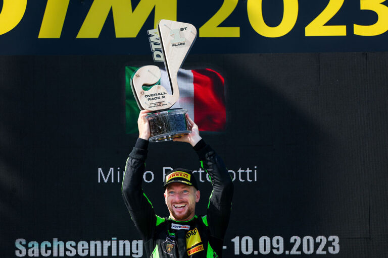 Dritter Saisonsieg und wieder Spitzenreiter: Mirko Bortolotti jubelt am Sachsenring