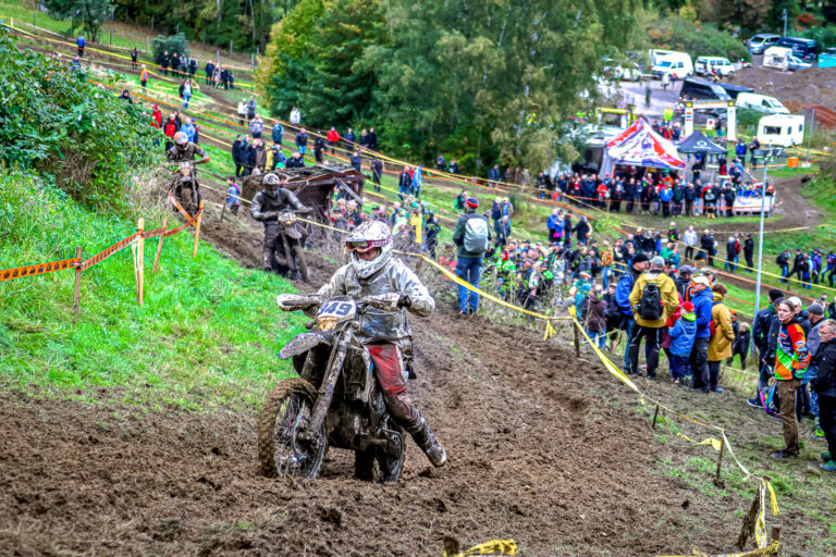 Breaking News: Chaotische Wetterbedingungen würfeln das Feld beim Enduro-DM Finale in Zschopau durcheinander