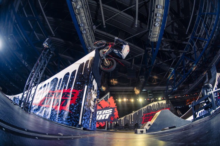 Masters of Dirt: FREESTYLE SHOWDOWN
